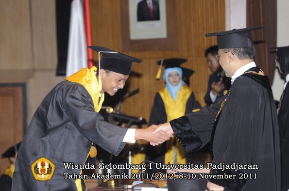 wisuda-fakultas-ekonomi-dan-bsnis-oleh-rektor-223
