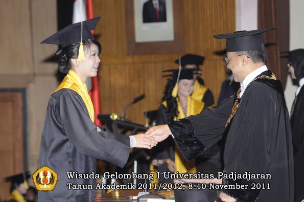 wisuda-fakultas-ekonomi-dan-bsnis-oleh-rektor-225