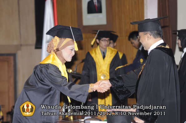 wisuda-fakultas-ekonomi-dan-bsnis-oleh-rektor-228
