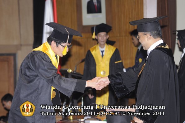 wisuda-fakultas-ekonomi-dan-bsnis-oleh-rektor-229