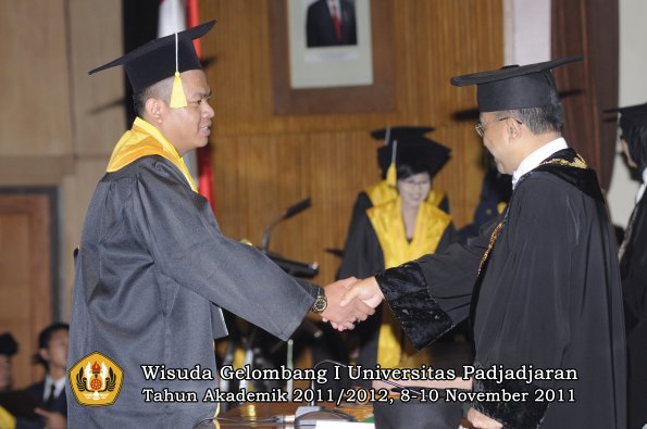 wisuda-fakultas-ekonomi-dan-bsnis-oleh-rektor-231