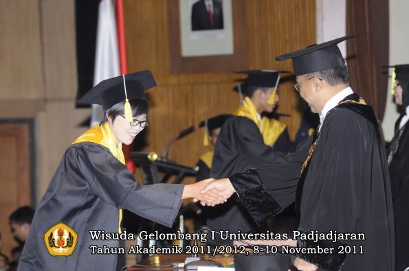 wisuda-fakultas-ekonomi-dan-bsnis-oleh-rektor-232