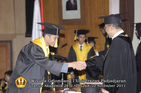 wisuda-fakultas-ekonomi-dan-bsnis-oleh-rektor-233