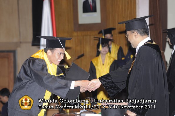 wisuda-fakultas-ekonomi-dan-bsnis-oleh-rektor-234