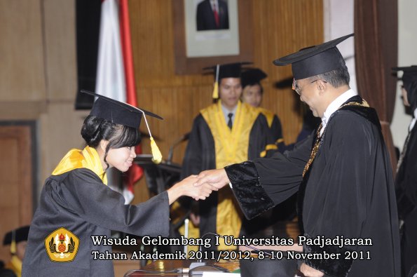 wisuda-fakultas-ekonomi-dan-bsnis-oleh-rektor-235