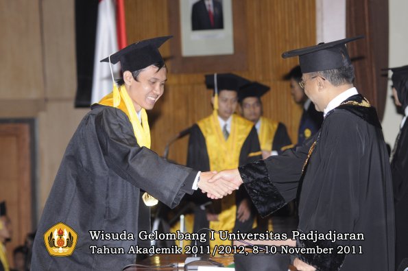 wisuda-fakultas-ekonomi-dan-bsnis-oleh-rektor-237
