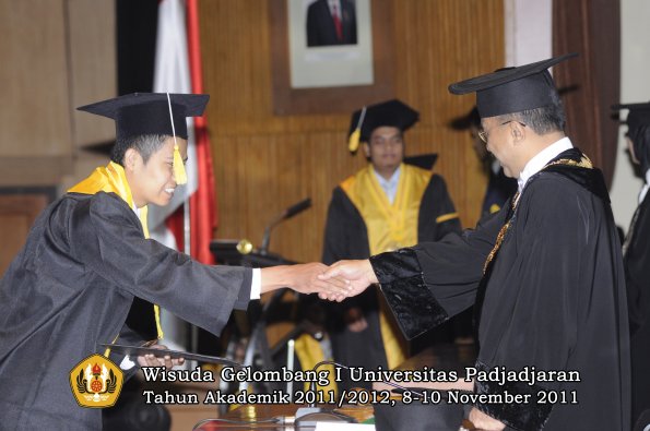 wisuda-fakultas-ekonomi-dan-bsnis-oleh-rektor-238