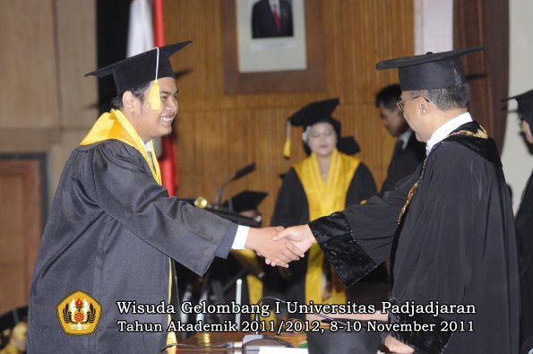 wisuda-fakultas-ekonomi-dan-bsnis-oleh-rektor-239