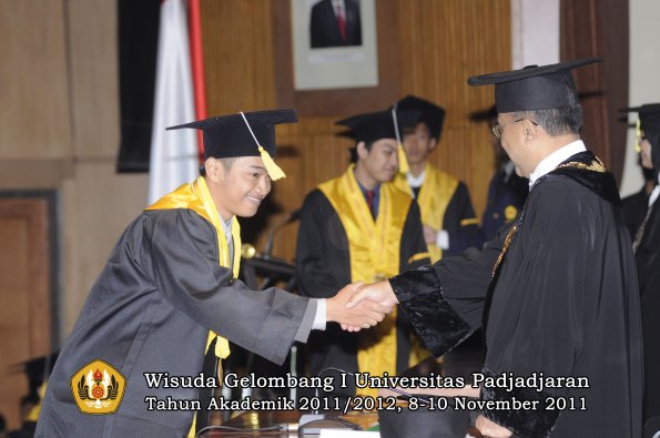 wisuda-fakultas-ekonomi-dan-bsnis-oleh-rektor-242