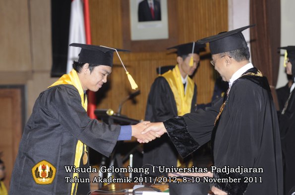 wisuda-fakultas-ekonomi-dan-bsnis-oleh-rektor-243