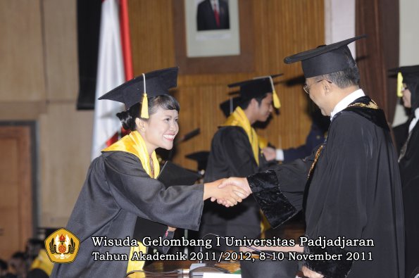 wisuda-fakultas-ekonomi-dan-bsnis-oleh-rektor-245