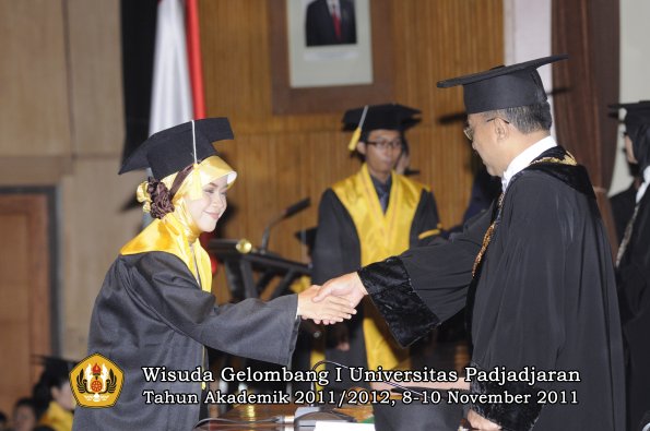 wisuda-fakultas-ekonomi-dan-bsnis-oleh-rektor-247