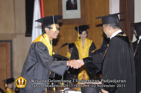 wisuda-fakultas-ekonomi-dan-bsnis-oleh-rektor-248