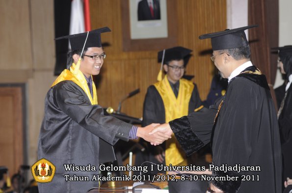wisuda-fakultas-ekonomi-dan-bsnis-oleh-rektor-250
