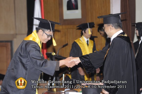 wisuda-fakultas-ekonomi-dan-bsnis-oleh-rektor-251