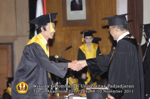 wisuda-fakultas-ekonomi-dan-bsnis-oleh-rektor-252