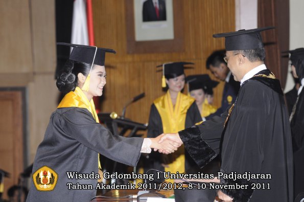 wisuda-fakultas-ekonomi-dan-bsnis-oleh-rektor-254