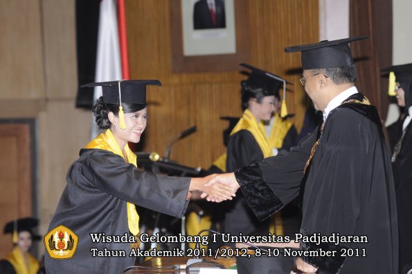 wisuda-fakultas-ekonomi-dan-bsnis-oleh-rektor-255