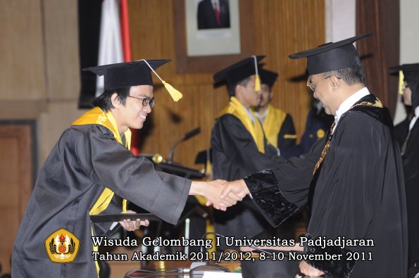 wisuda-fakultas-ekonomi-dan-bsnis-oleh-rektor-260