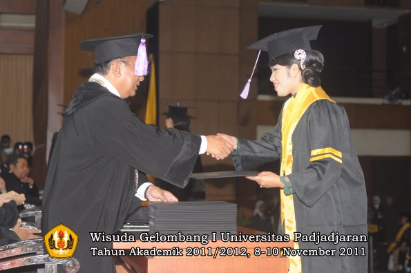 wisuda-fakultas-kedokteran-gigi-oleh-dekan-022
