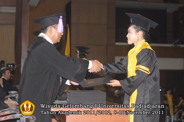 wisuda-fakultas-kedokteran-gigi-oleh-dekan-023