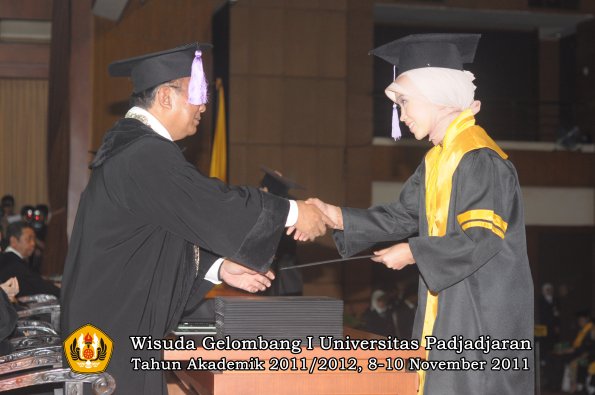 wisuda-fakultas-kedokteran-gigi-oleh-dekan-025