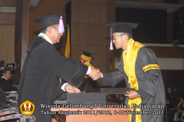 wisuda-fakultas-kedokteran-gigi-oleh-dekan-027
