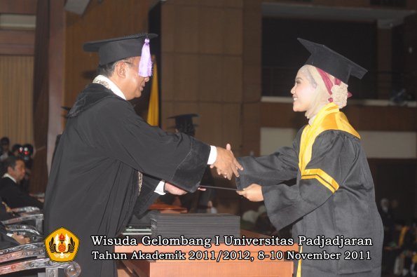 wisuda-fakultas-kedokteran-gigi-oleh-dekan-030