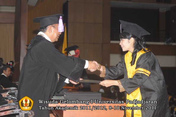 wisuda-fakultas-kedokteran-gigi-oleh-dekan-034