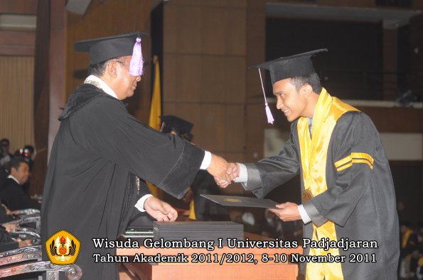 wisuda-fakultas-kedokteran-gigi-oleh-dekan-035