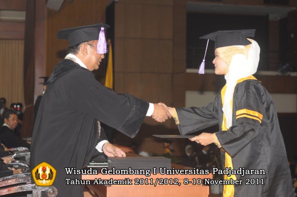 wisuda-fakultas-kedokteran-gigi-oleh-dekan-036