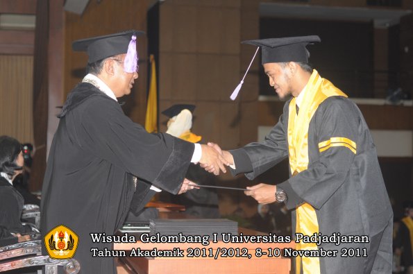 wisuda-fakultas-kedokteran-gigi-oleh-dekan-037