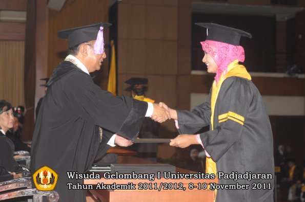 wisuda-fakultas-kedokteran-gigi-oleh-dekan-040