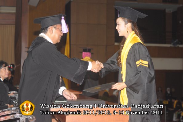 wisuda-fakultas-kedokteran-gigi-oleh-dekan-041