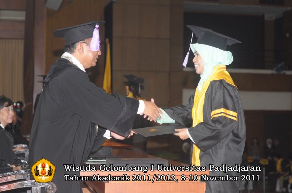 wisuda-fakultas-kedokteran-gigi-oleh-dekan-042