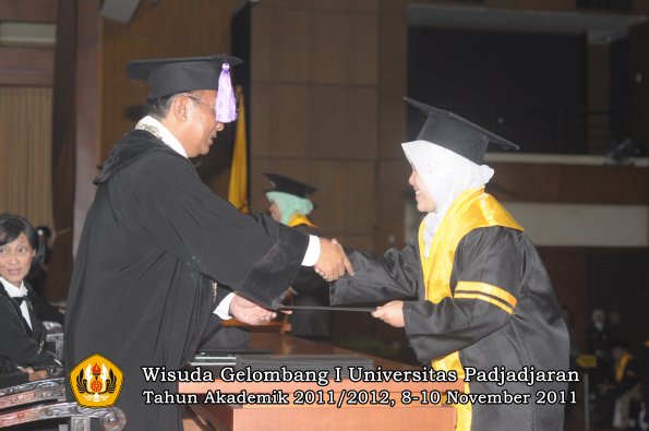 wisuda-fakultas-kedokteran-gigi-oleh-dekan-043