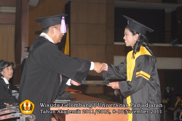 wisuda-fakultas-kedokteran-gigi-oleh-dekan-046