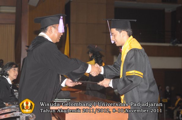 wisuda-fakultas-kedokteran-gigi-oleh-dekan-047