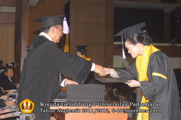 wisuda-fakultas-kedokteran-gigi-oleh-dekan-061