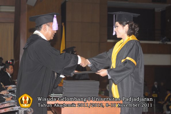 wisuda-fakultas-kedokteran-gigi-oleh-dekan-062