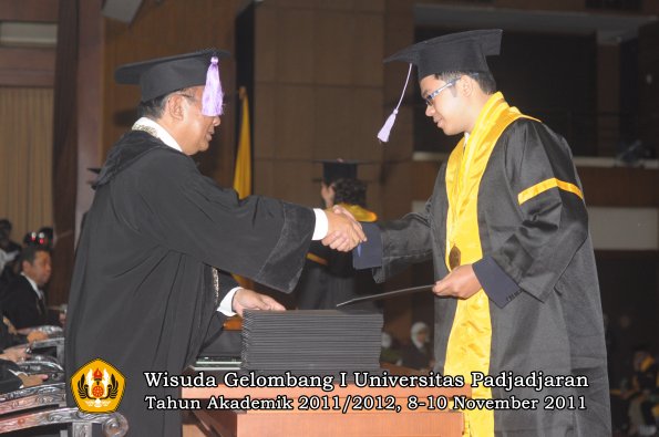 wisuda-fakultas-kedokteran-gigi-oleh-dekan-063