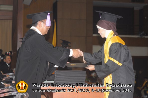 wisuda-fakultas-kedokteran-gigi-oleh-dekan-065