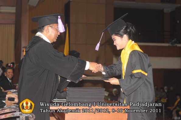 wisuda-fakultas-kedokteran-gigi-oleh-dekan-067