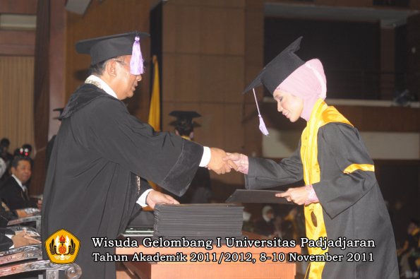 wisuda-fakultas-kedokteran-gigi-oleh-dekan-068