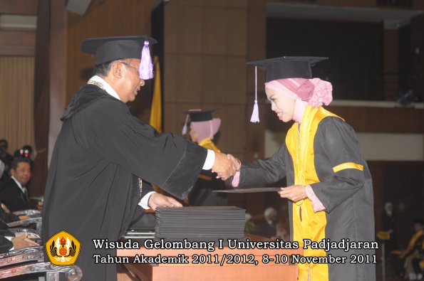 wisuda-fakultas-kedokteran-gigi-oleh-dekan-069