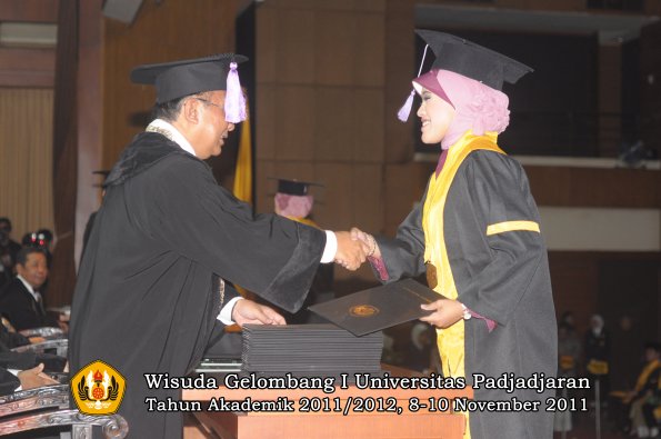 wisuda-fakultas-kedokteran-gigi-oleh-dekan-070