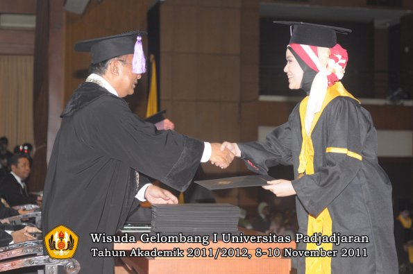 wisuda-fakultas-kedokteran-gigi-oleh-dekan-071