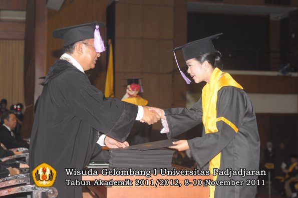 wisuda-fakultas-kedokteran-gigi-oleh-dekan-072