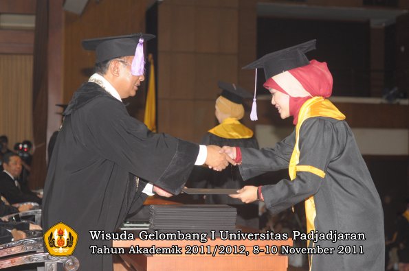 wisuda-fakultas-kedokteran-gigi-oleh-dekan-074