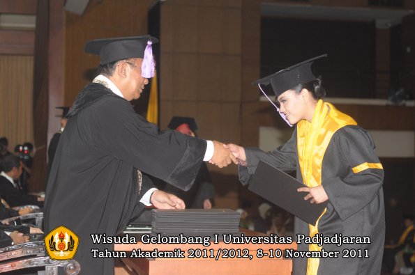 wisuda-fakultas-kedokteran-gigi-oleh-dekan-075